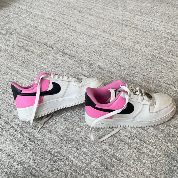 RARE!! NIKE AIR FORCE 1 PINK AND WHITE - Picture 1 of 2
